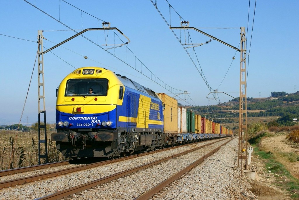 335.030 de Continental Rail pasando por Lavern. Foto: Luis Zamora.