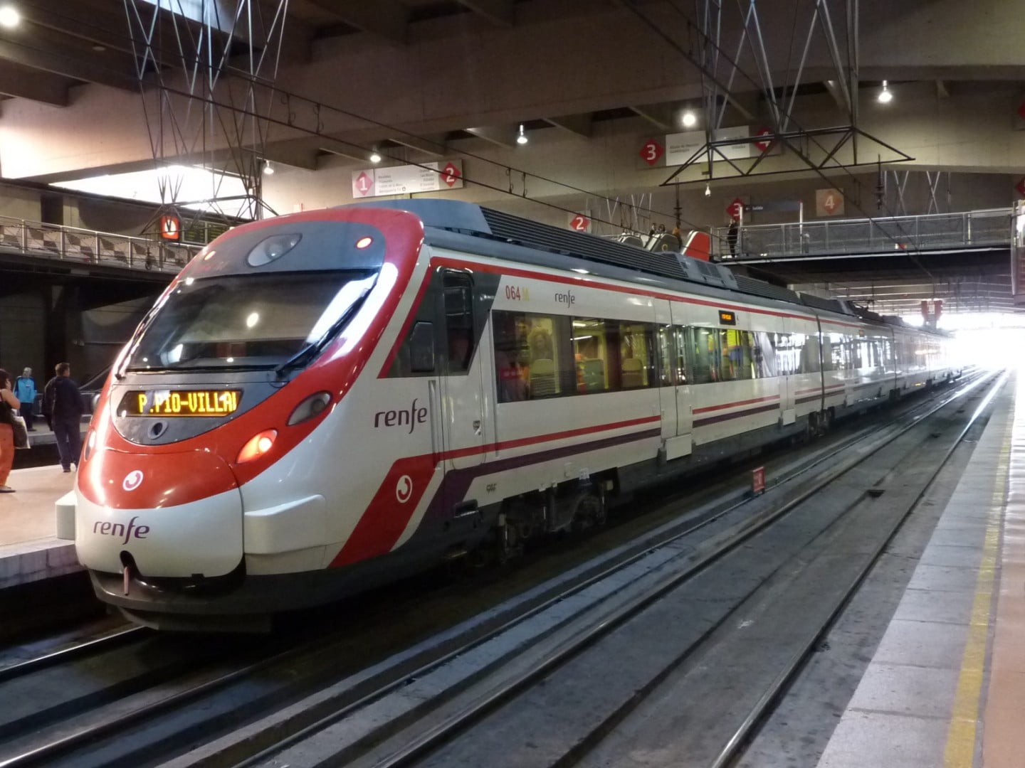 Competencia aboga por suprimir Renfe como matriz