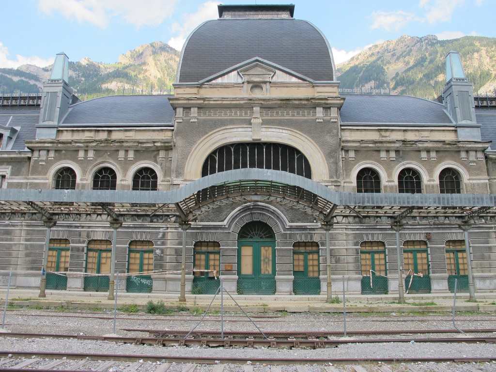 Fachada de la estación de Canfranc en 2011. Foto: Jakob Bauer. Fachada de la estación de Canfranc en 2011. Foto: Jakob Bauer.