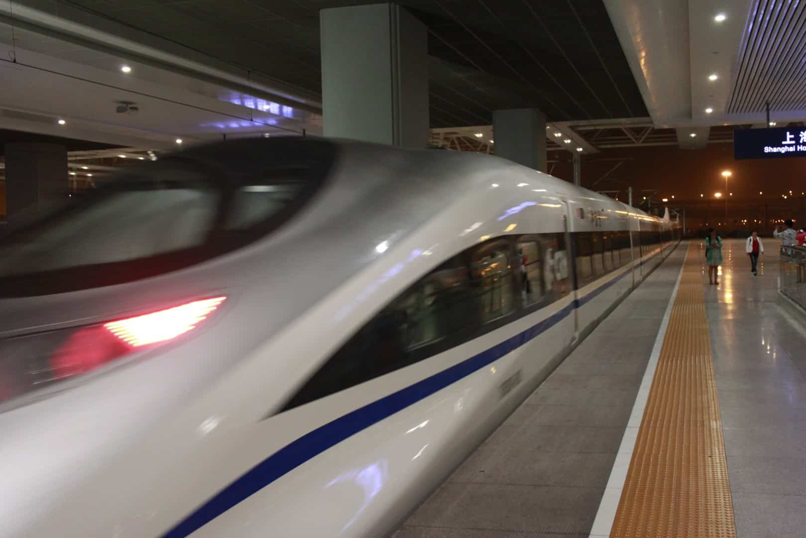 China abre la línea de alta velocidad más larga del mundo