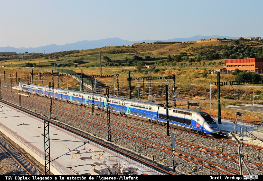 TGV Duplex en la estación de Adif en Figueras Vilafant. Foto: Jordi Verdugo TGV Duplex en la estación de Adif en Figueras Vilafant, que permitirán llegar a París enlazando con el nuevo AVE a Gerona y Figueras. Foto: Jordi Verdugo