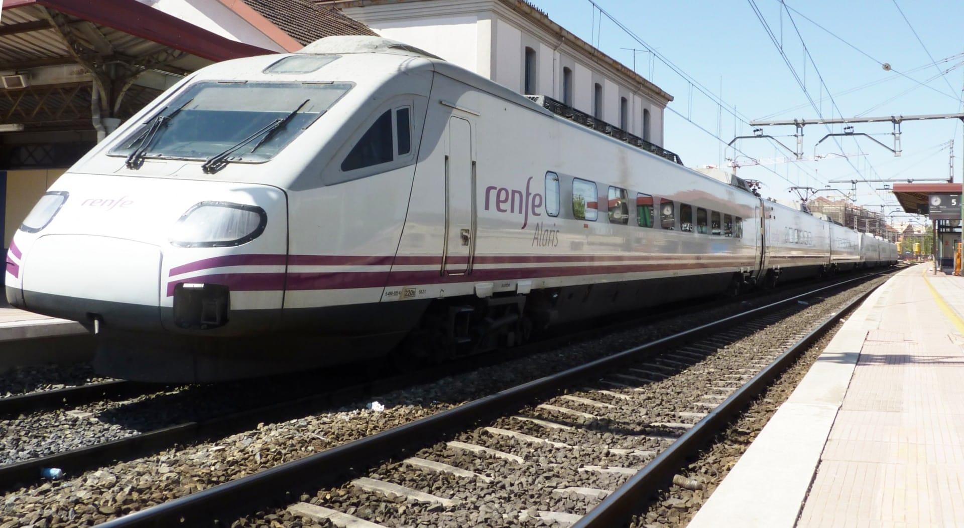Renfe inmoviliza del servicio la serie 490 por fallos
