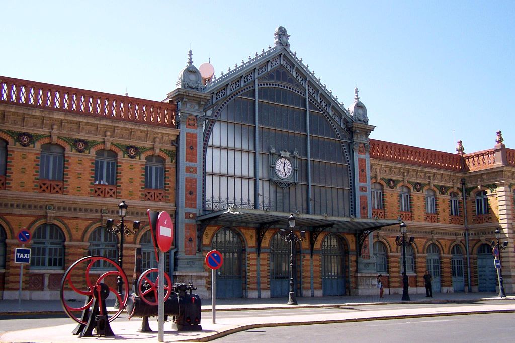 La estación de Almería está completamente abandonada.