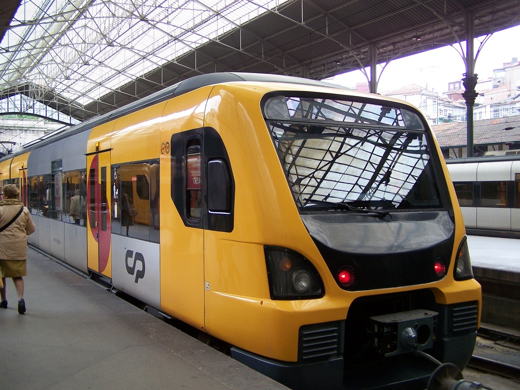 desde el 1 de febrero CP cobra en los trenes urbanos de Oporto cada pieza de equipaje