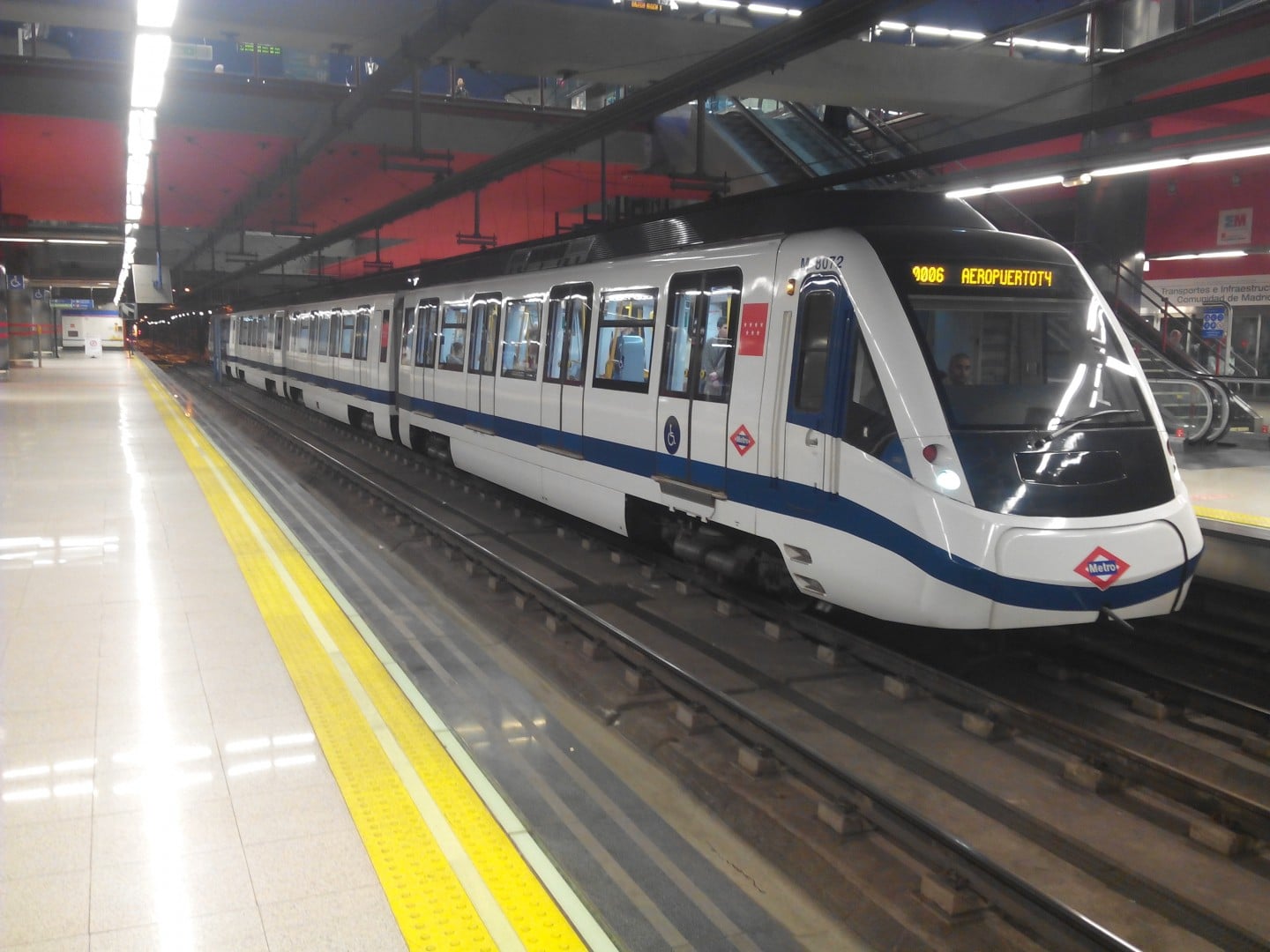 La línea 8 del metro de Madrid incorpora un tren nuevo