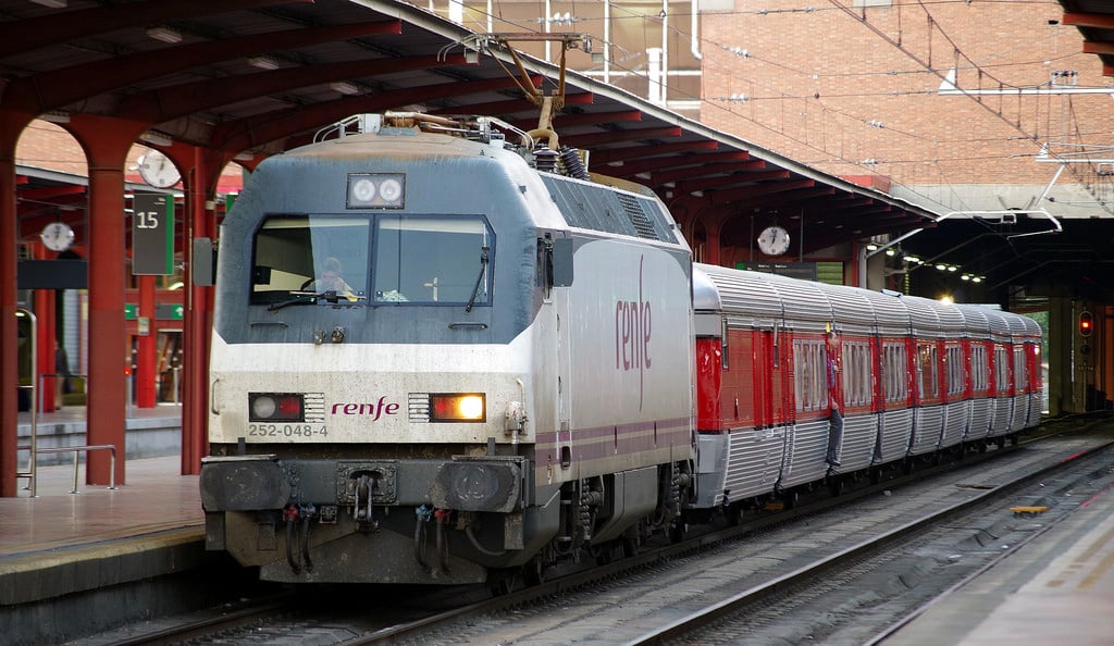 La composición del Tarraco Talgo, con un tren serie III RD, saliendo de Madrid Chamartín