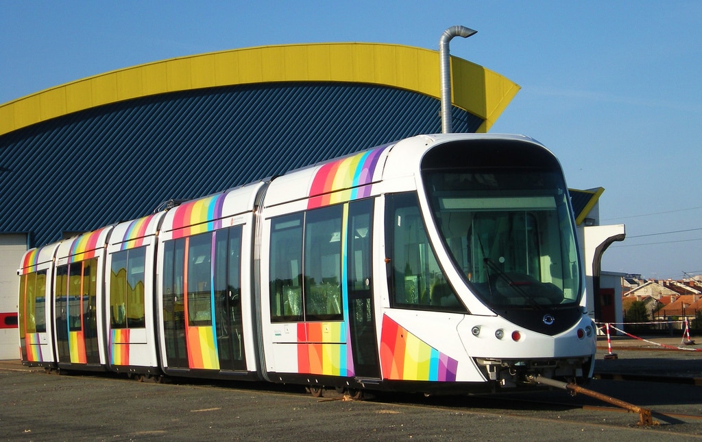Los tranvías de Alstom para Qatar dispondrán del sistema APS que les permite prescindir de catenaria.