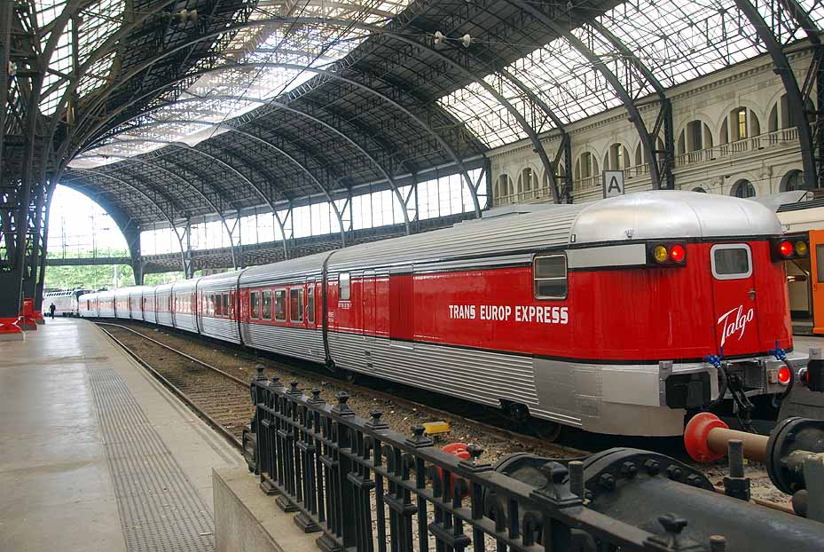El Tarraco Talgo estacionado en Barcelona-Estación de Francia. Foto: Museo del ferrocarril de Vilanova.