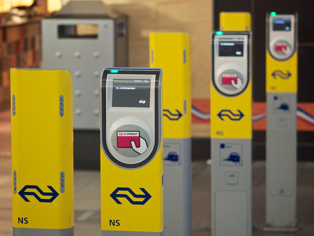 Países Bajos elimina los billetes de tren en papel