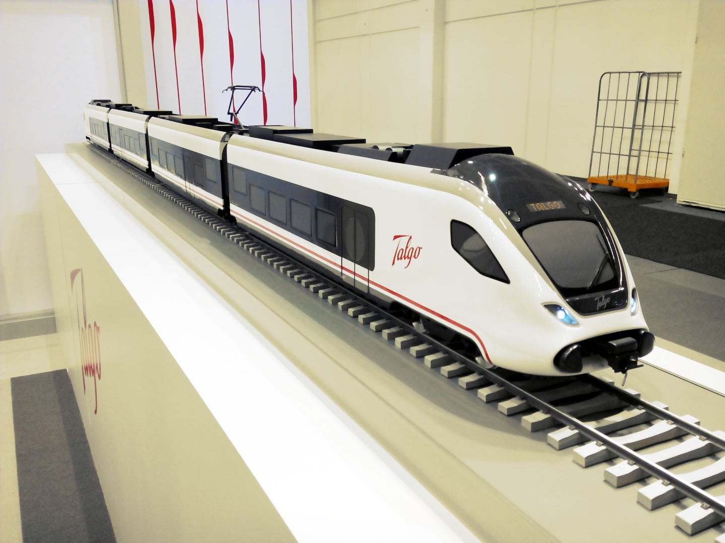 Talgo lanzará un tren de cercanías y media distancia