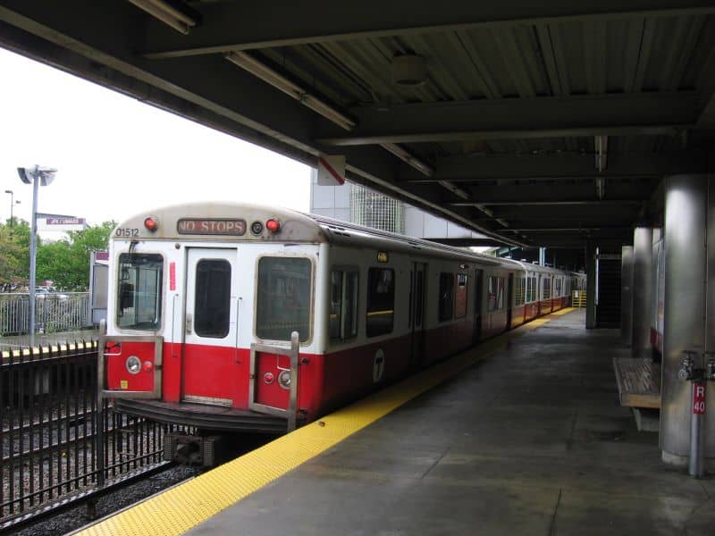 Algunas unidades del metro de Boston tienen 40 años de antigüedad.