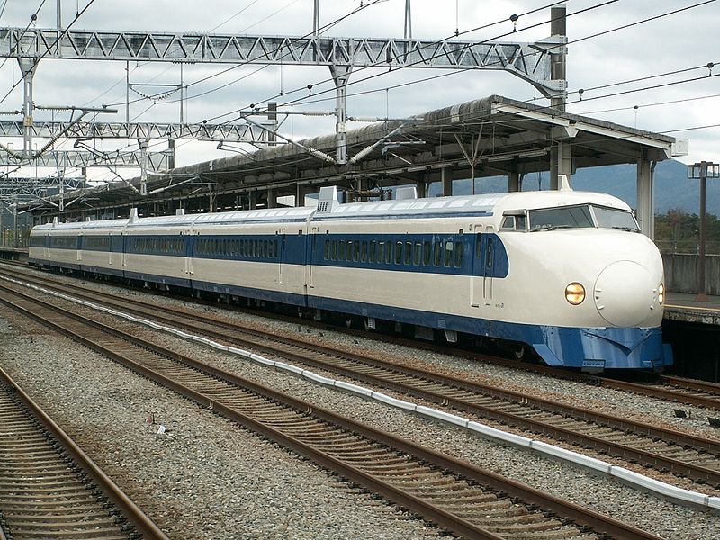 Japón celebra los 50 años de su tren bala