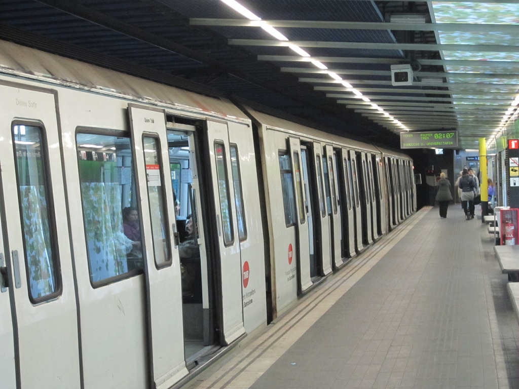 Desde hoy, Metro de Barcelona se llena de perros.