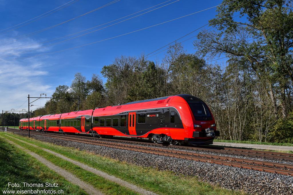 Imagen del primer Intercity Stadler fabricado para MTR durante su test en Suiza. La operadora espera tener tres unidades listas para marzo de 2015, cuando podrá empezar a operar como primera empresa privada en Suecia.