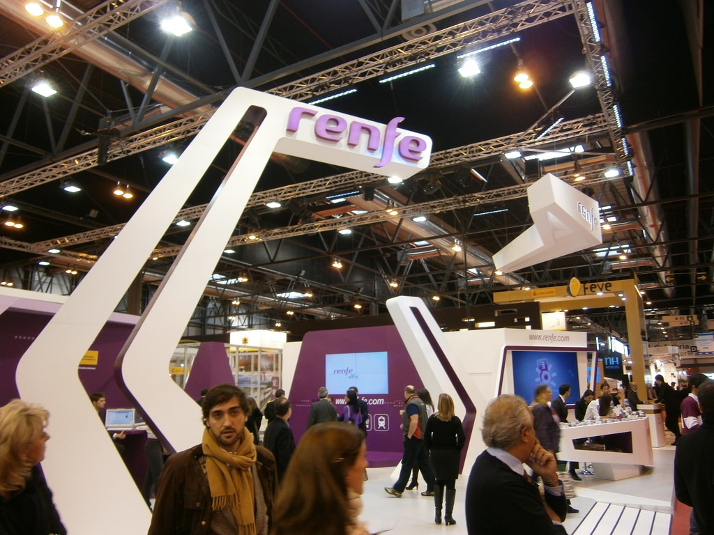 Renfe fomenta la intermodalidad de viajeros en FITUR 2015