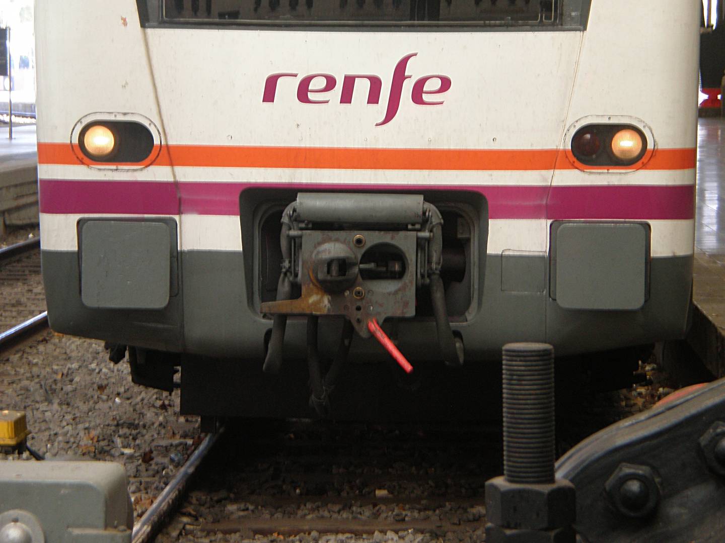 Los 3 enganches que usan los trenes españoles