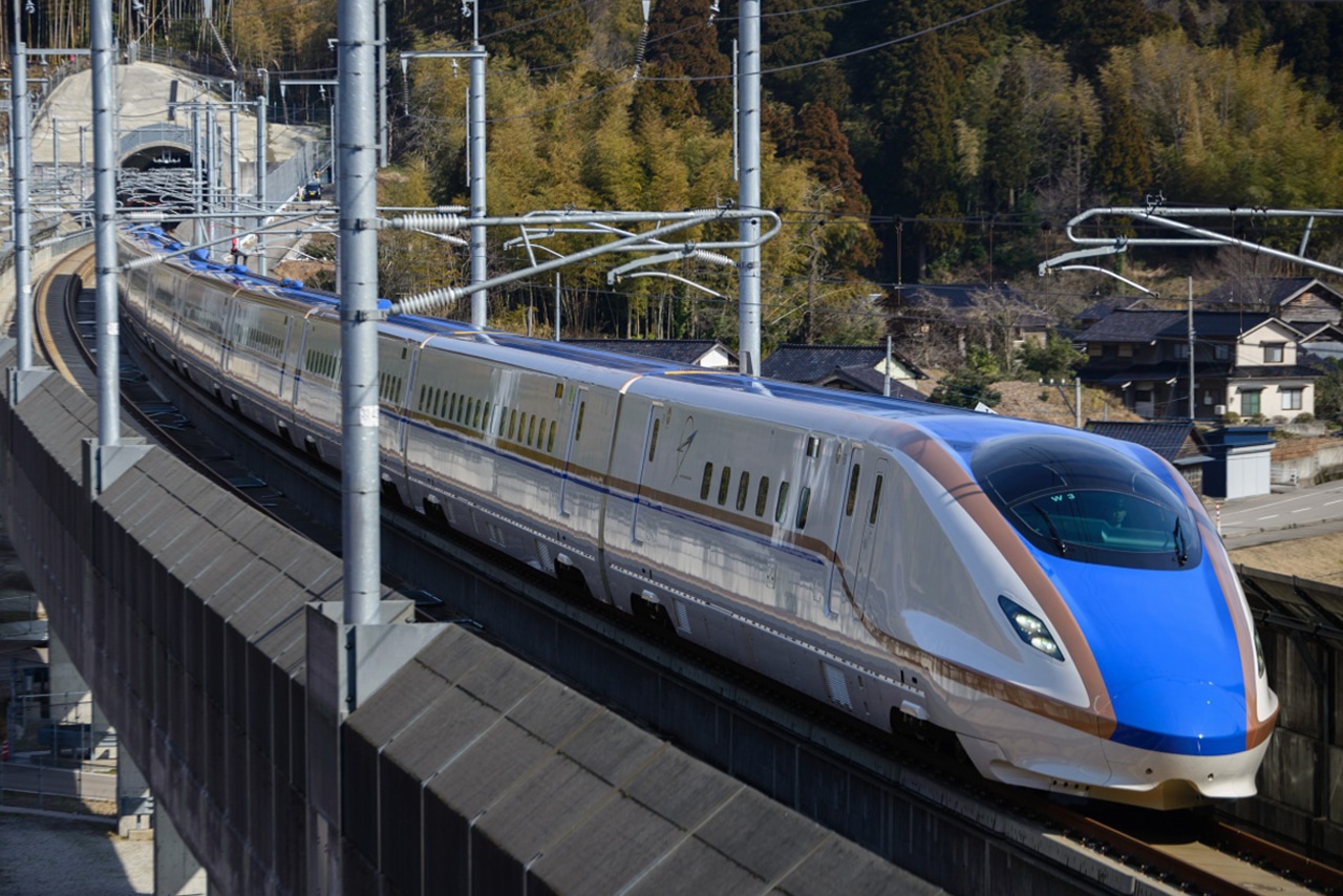 Hokuriku Shinkansen de Tokio Kanazawa pase rápido