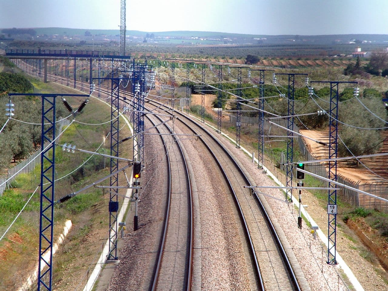 A por el suministro eléctrico del ferrocarril