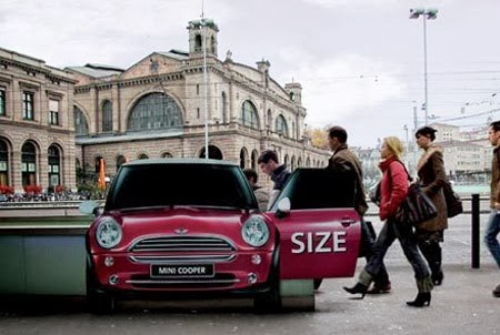 La publicidad en trenes es la más habitual, pero se pueden utilizar todos los elementos de la estación. Foto: Roszkowska.com.
