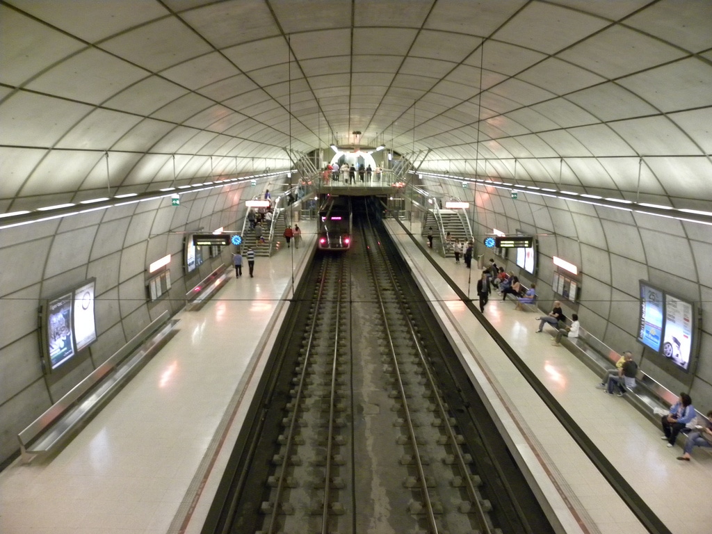 Metro Bilbao vuelve a circular la noche de los viernes