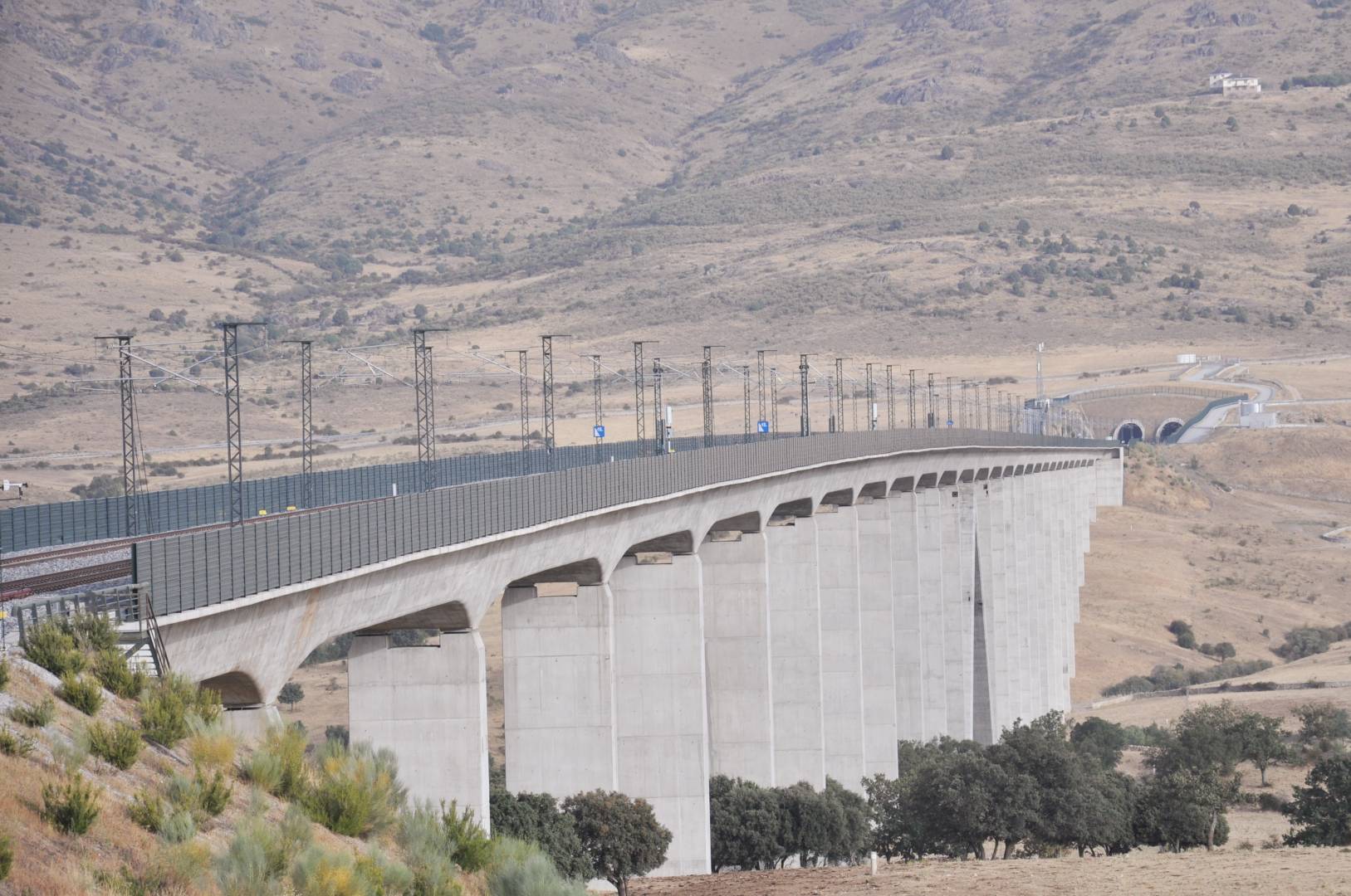 Algunas características de las líneas de alta velocidad