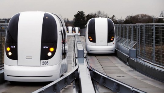 Los trenes eléctricos de Heathrow parecen llegarod del futuro. Foto: Taringa.