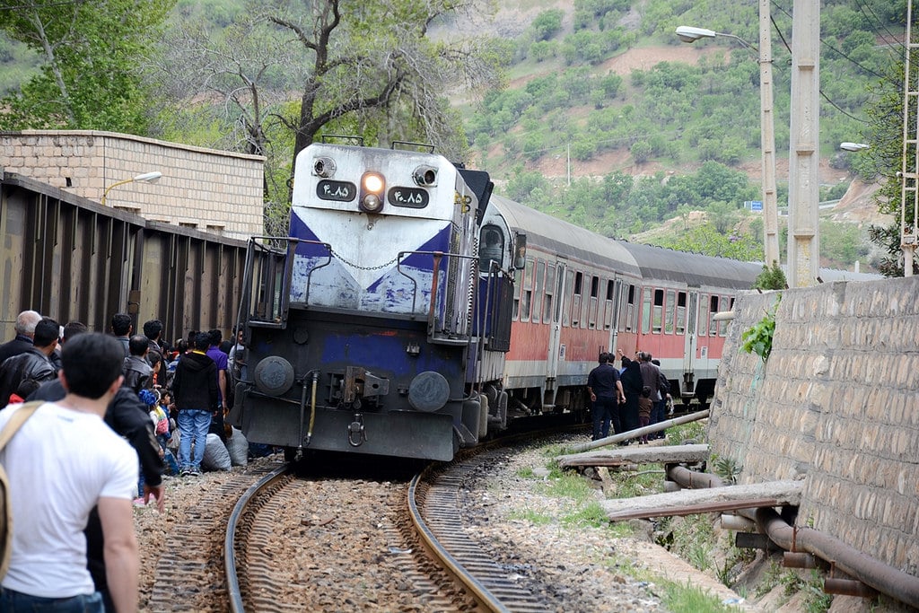 España se interesa por el ferrocarril iraní