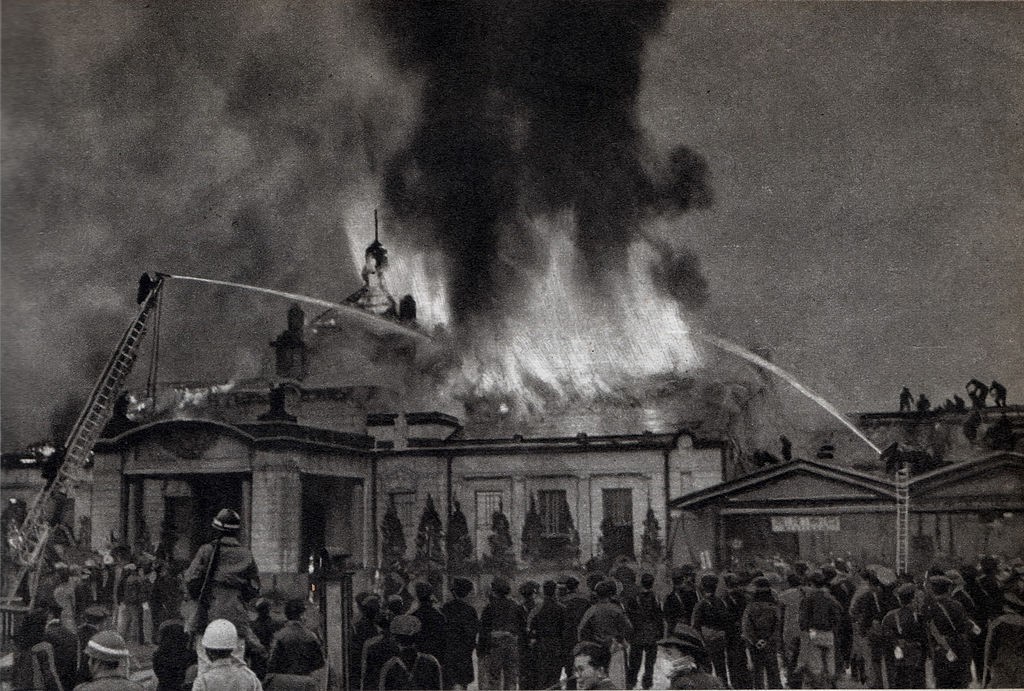 Imagen del incendio de 1950 que arrasó la estación de Kioto de estilo neoclásico. Foto: KAMUI.