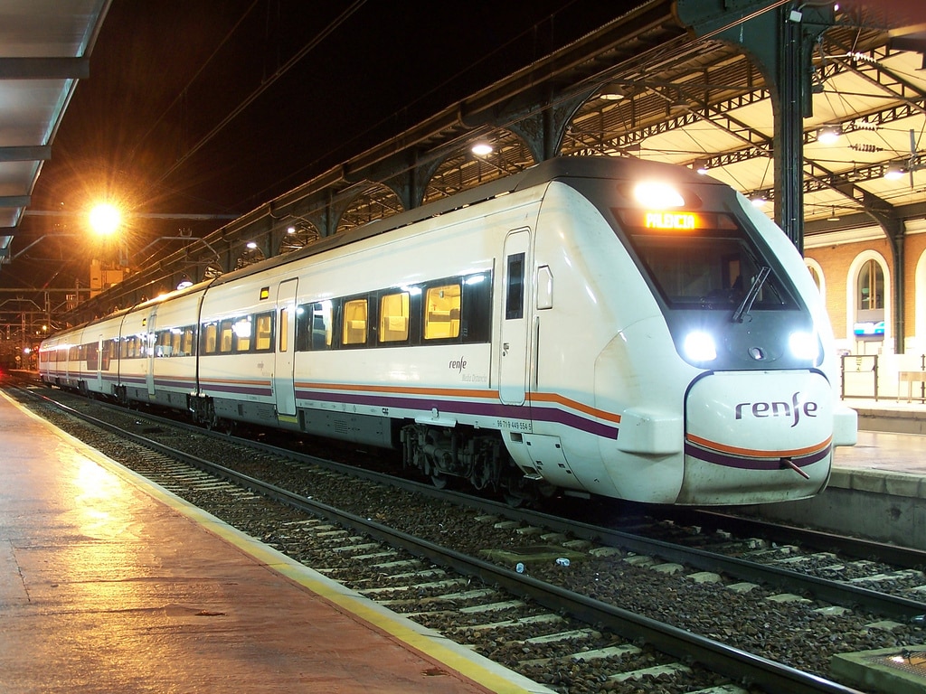 La CNMC estimará la competencia potencial de Renfe