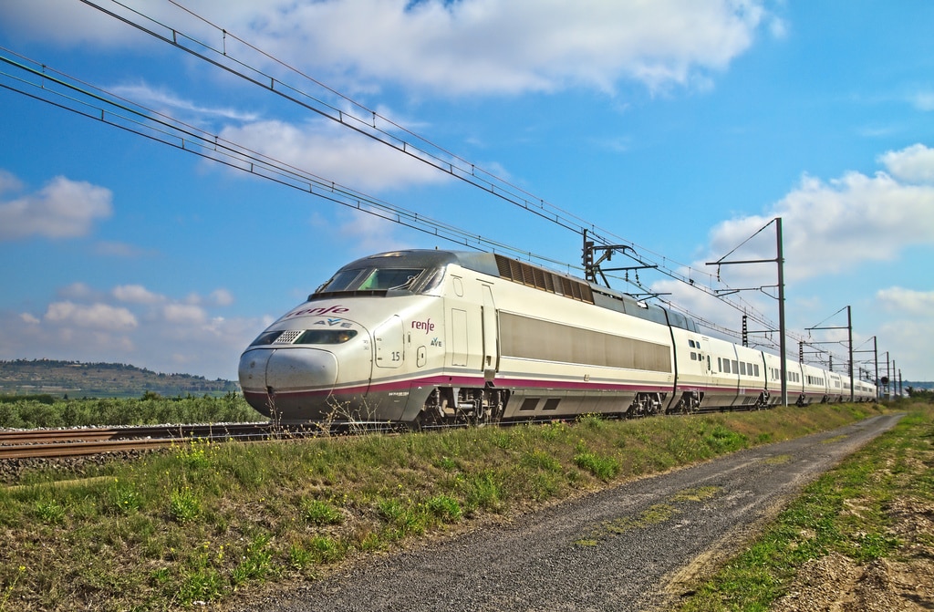 Renfe pacta un ajuste voluntario de plantilla para 750 empleados