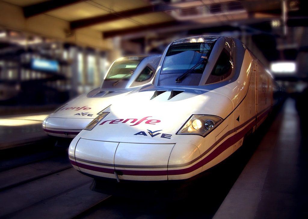 Renfe comprará 30 trenes AVE y reformará otros 10
