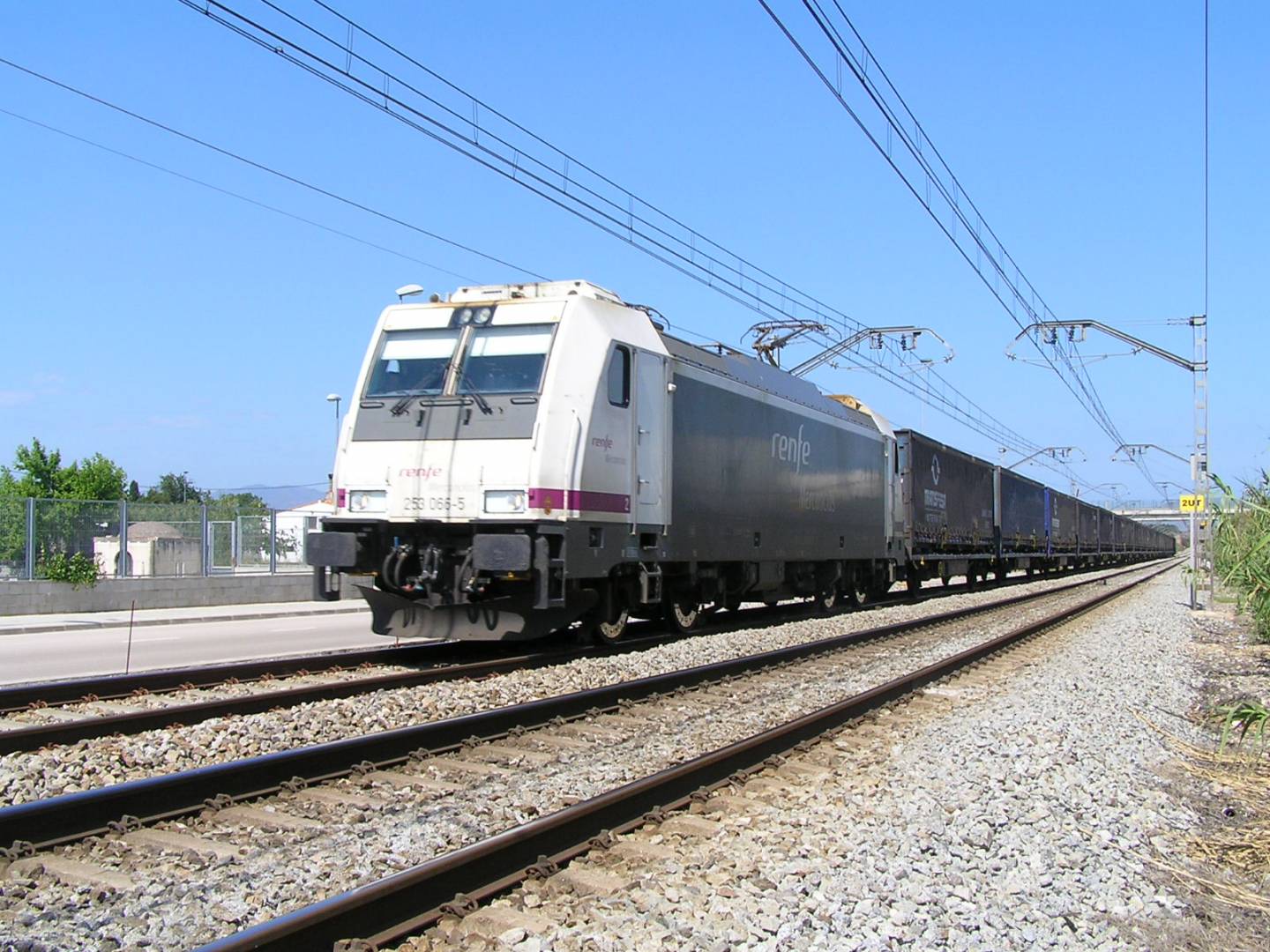 Adif compra un eje de ancho variable para mercancías