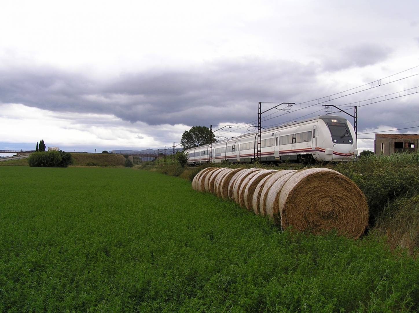 ¿Usa el ferrocarril español energías renovables?