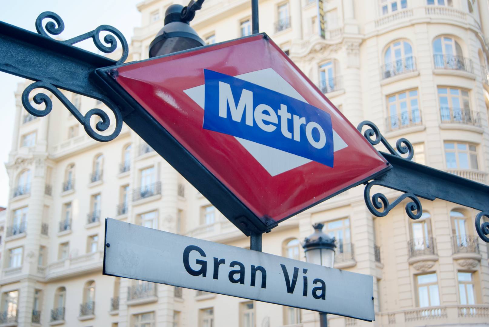 El metro de Madrid parece un juguete para políticos