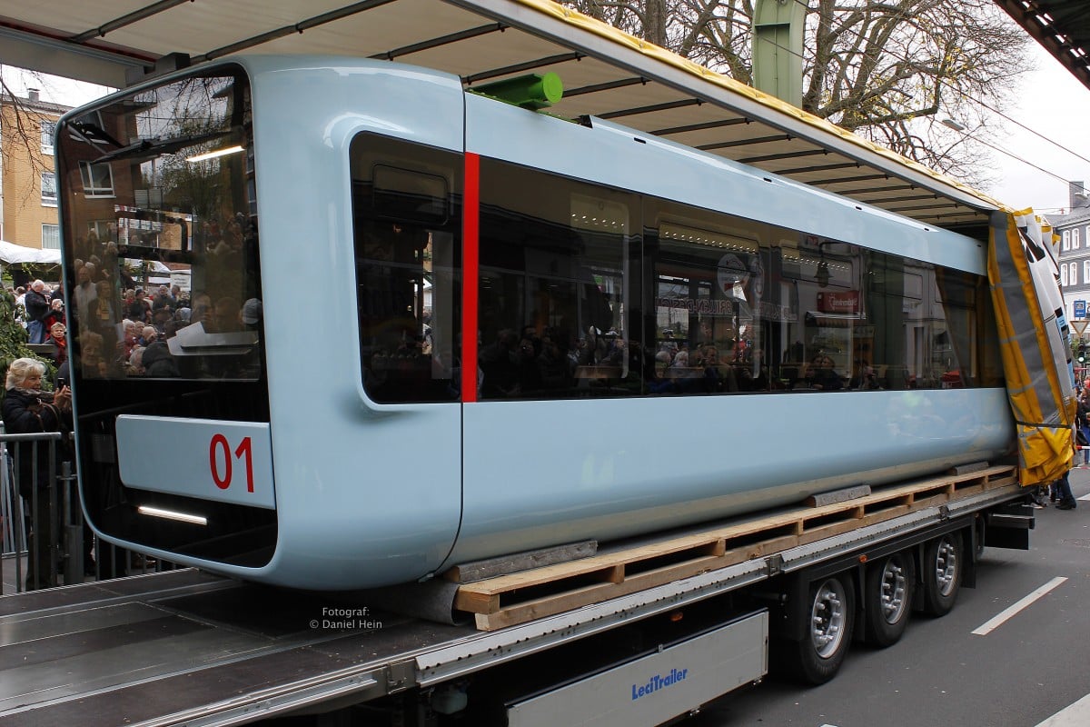 El monorraíl colgante de Wuppertal recibe sus coches Vossloh