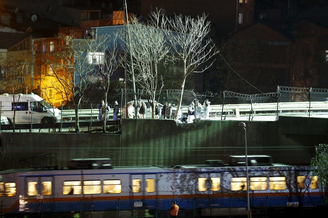 Investigan la explosión de una bomba en el metro de Estambul