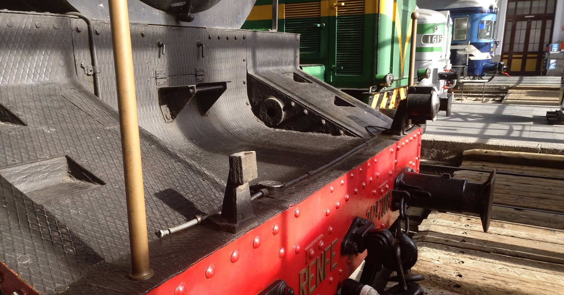 Roban un foco de la 241F2009 del museo del ferrocarril de Madrid