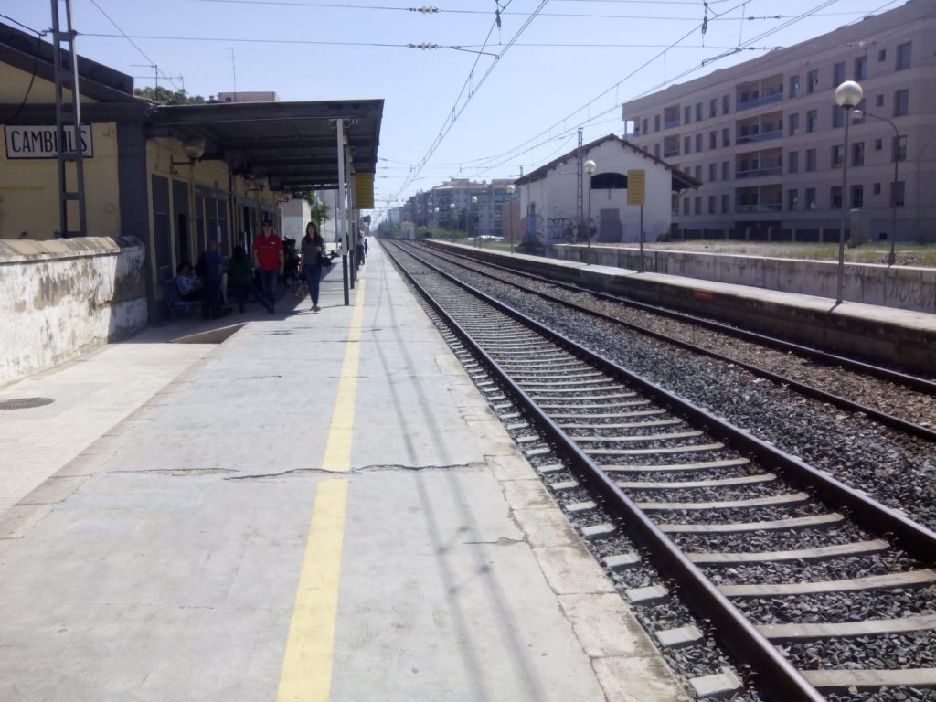 La estación antigua de Cambrils, que queda sin uso desde el 10 de enero. Foto: Alguma.