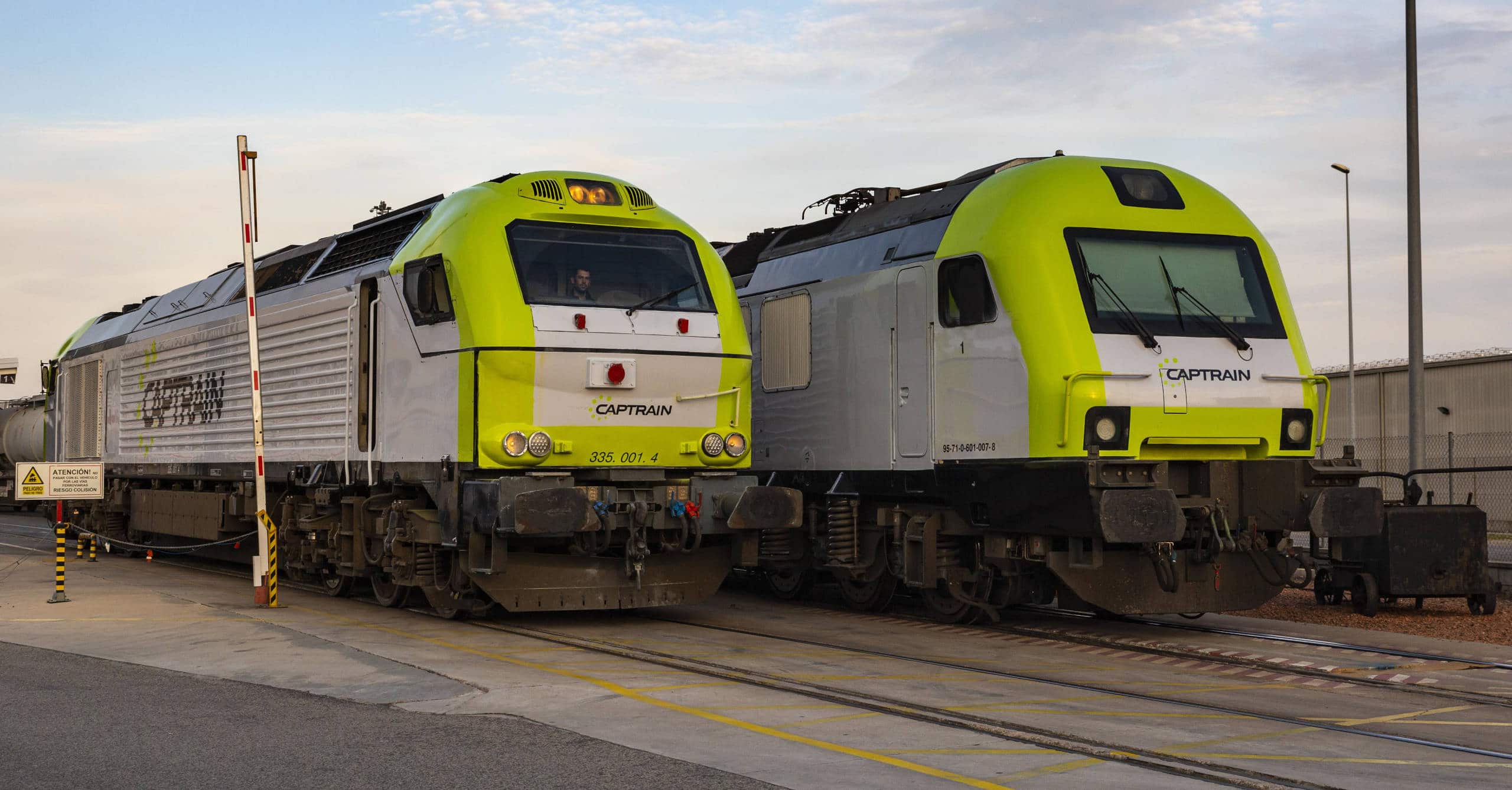 Captrain presenta la primera 335 con el nuevo esquema