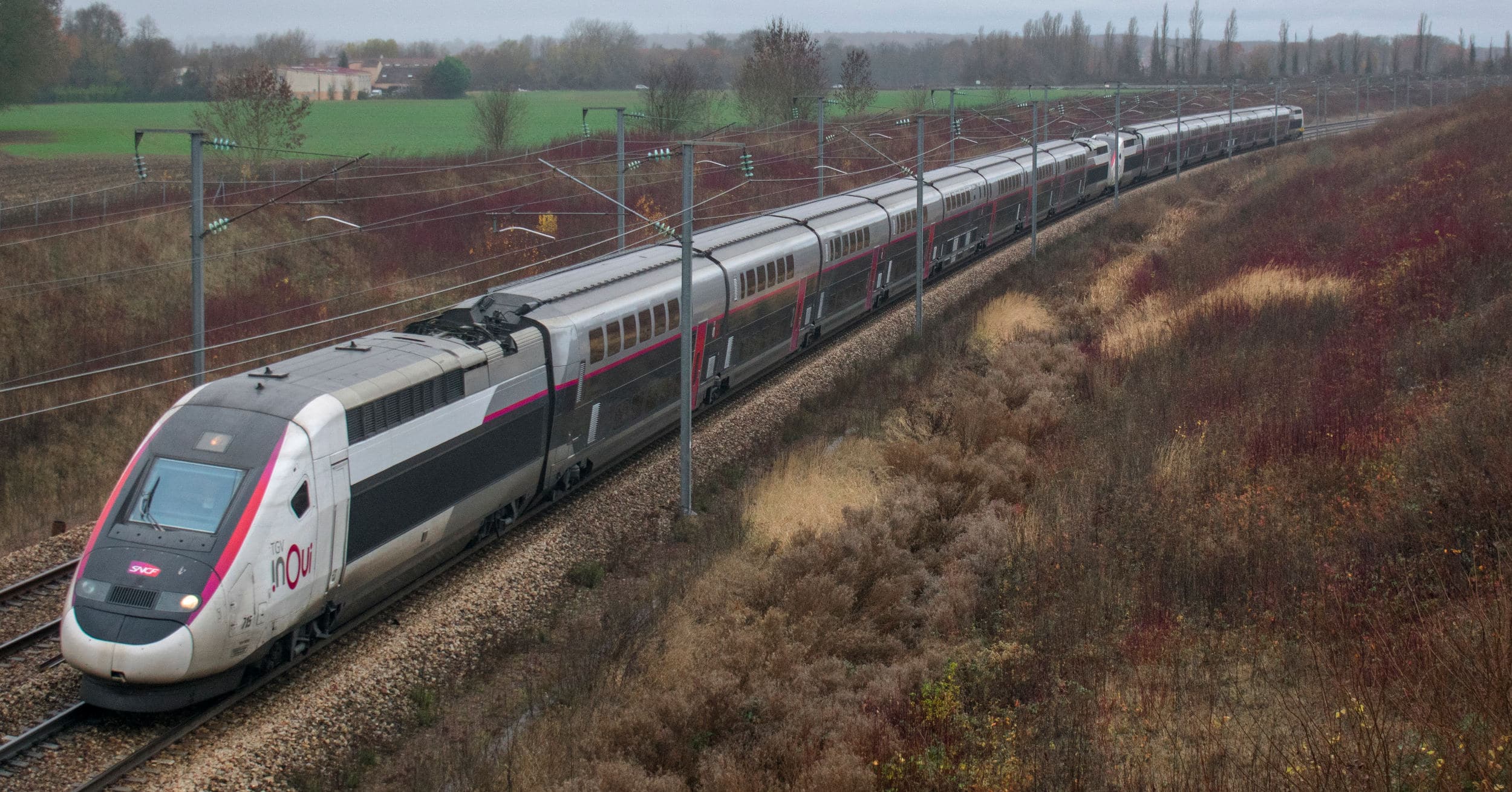 Francia estrena el primer TGV medicalizado para transportar enfermos por coronavirus