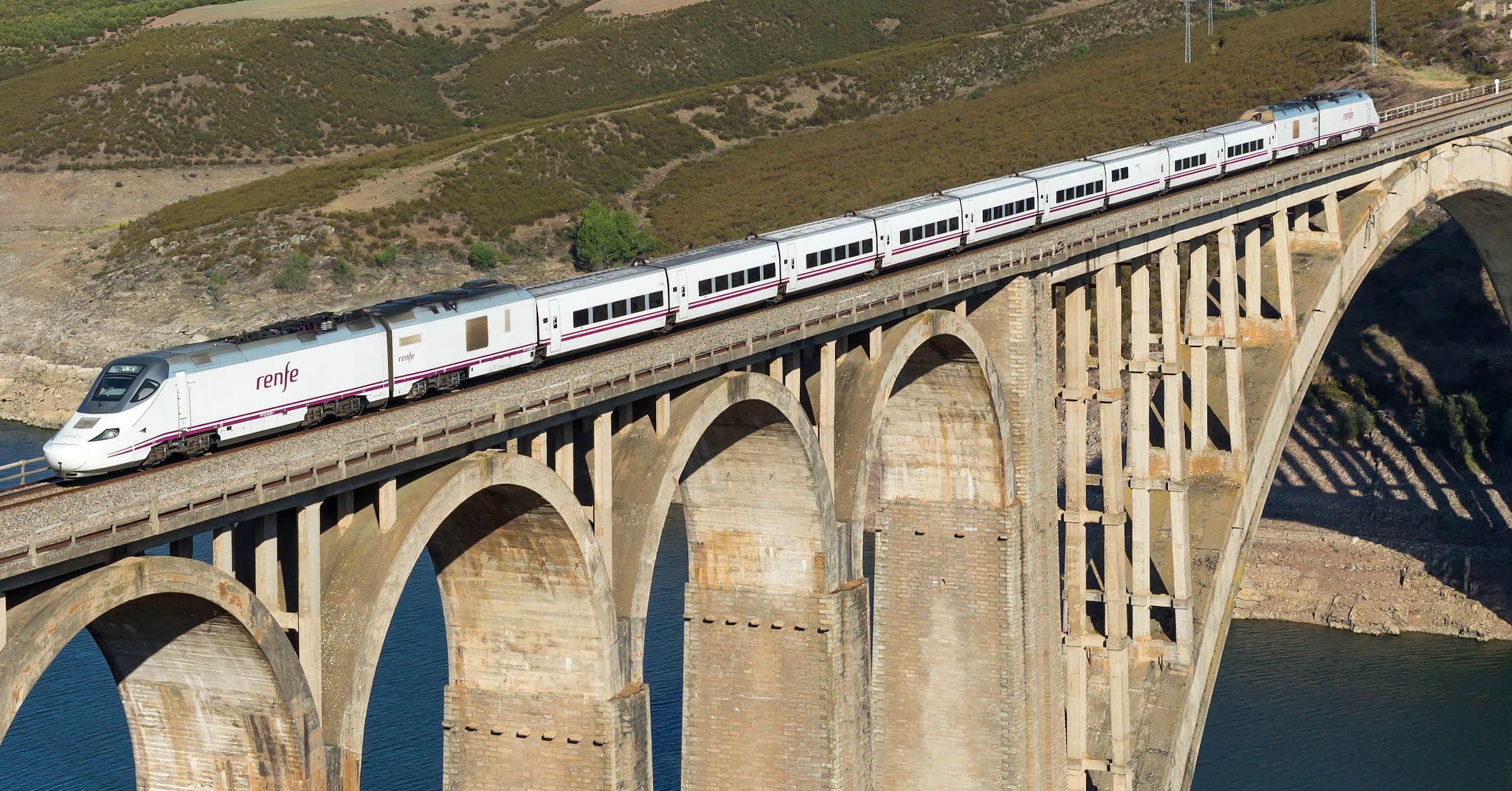 Renfe medicaliza 3 unidades 730 para trasladar enfermos de Covid-19
