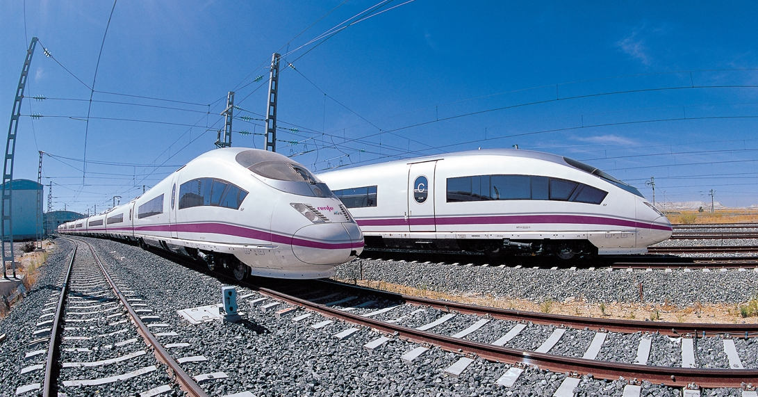 Adif justificará a la CNMC la duración de 10 años del contrato marco con Renfe