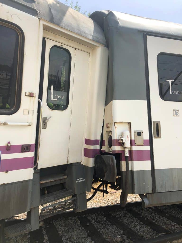 Los coches de Renfe vendidos a CP descarrilada en Fuencarral. Foto: autor desconocido