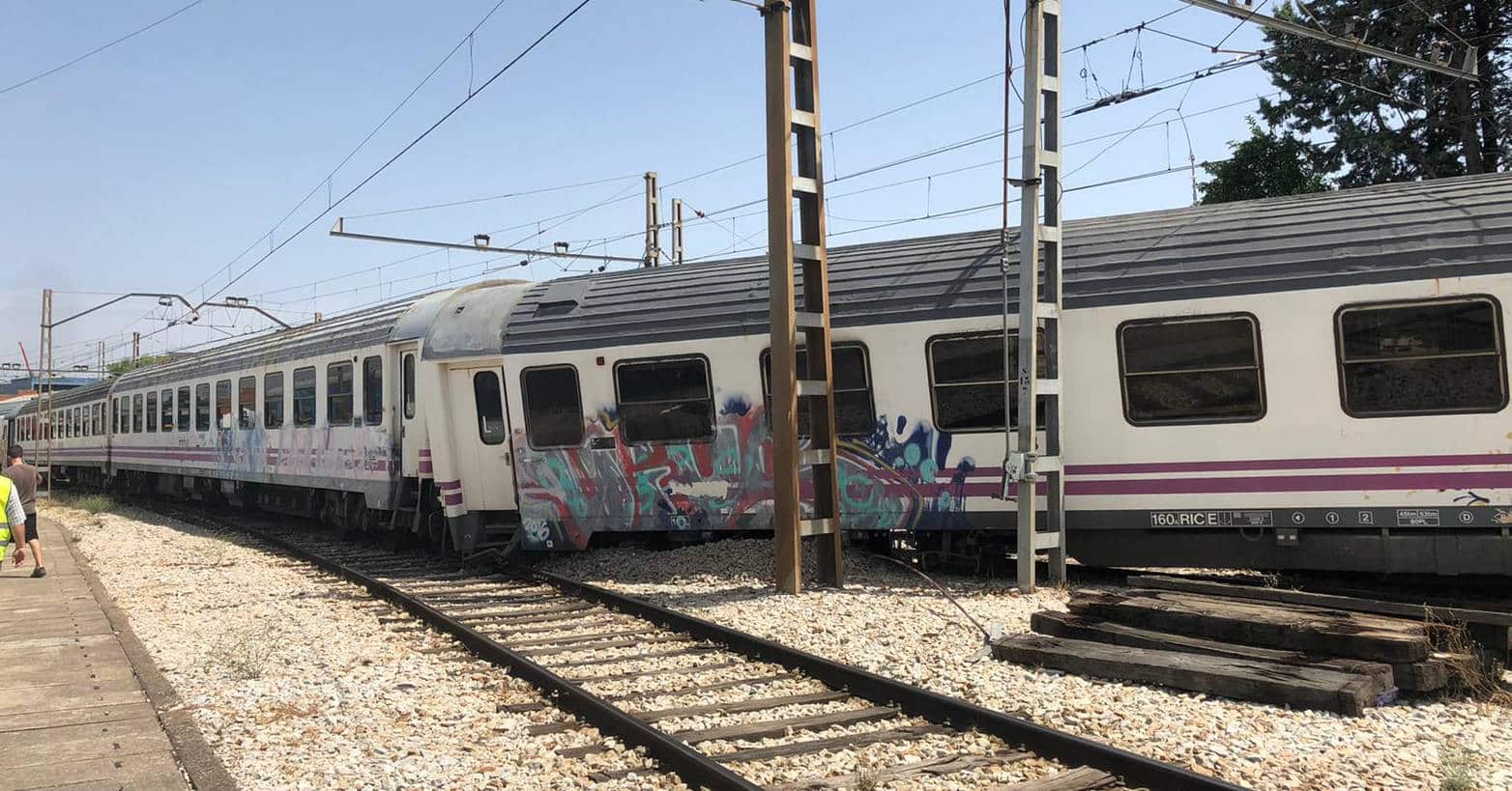 Descarrila en Fuencarral el último lote de coches que iba a Portugal