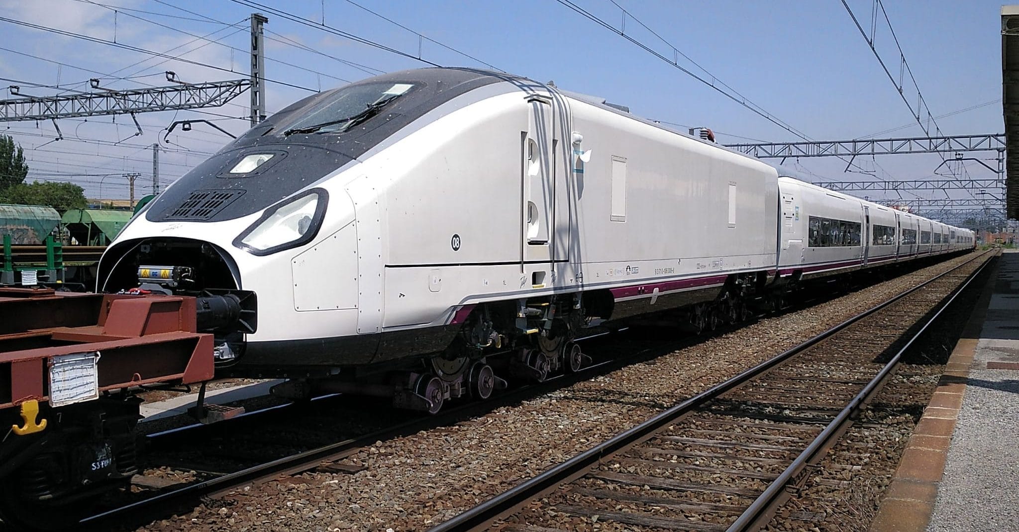 Talgo negocia subir en 100M€ el mantenimiento de los Avril de Renfe
