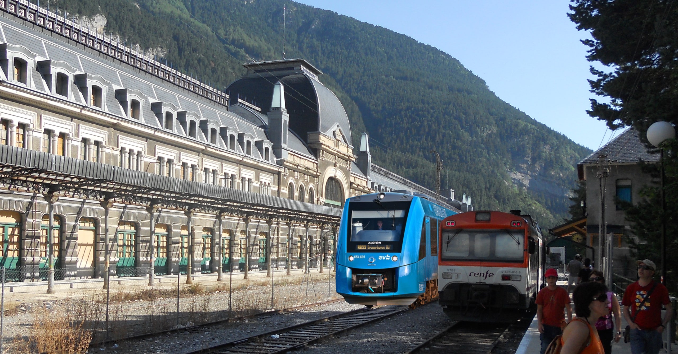 La línea Olorón-Canfranc podría reabrir con trenes de hidrógeno