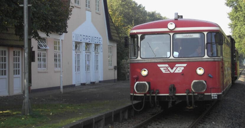 Ferrobús de Moorexpress en la estación de Worpsbede. Foto (CC BY SA): Denis Boehme.