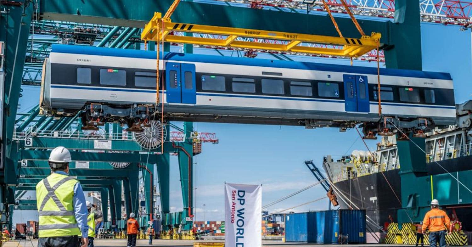 Llegan a Chile los primeros trenes comprados por CRRC