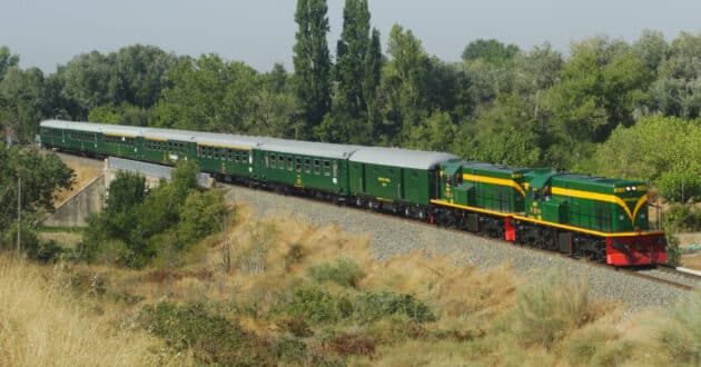 El Tren dels Llacs camino de La Puebla. DANIEL LUIS GÓMEZ ADENIS.