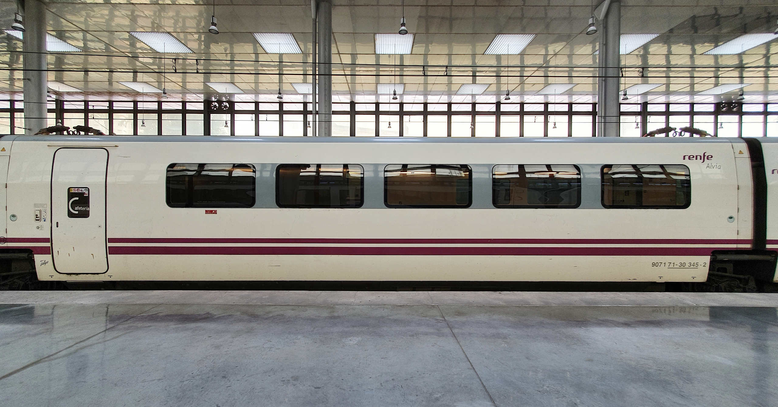 Renfe adjudica a Ferrovial Servicios los servicios a bordo